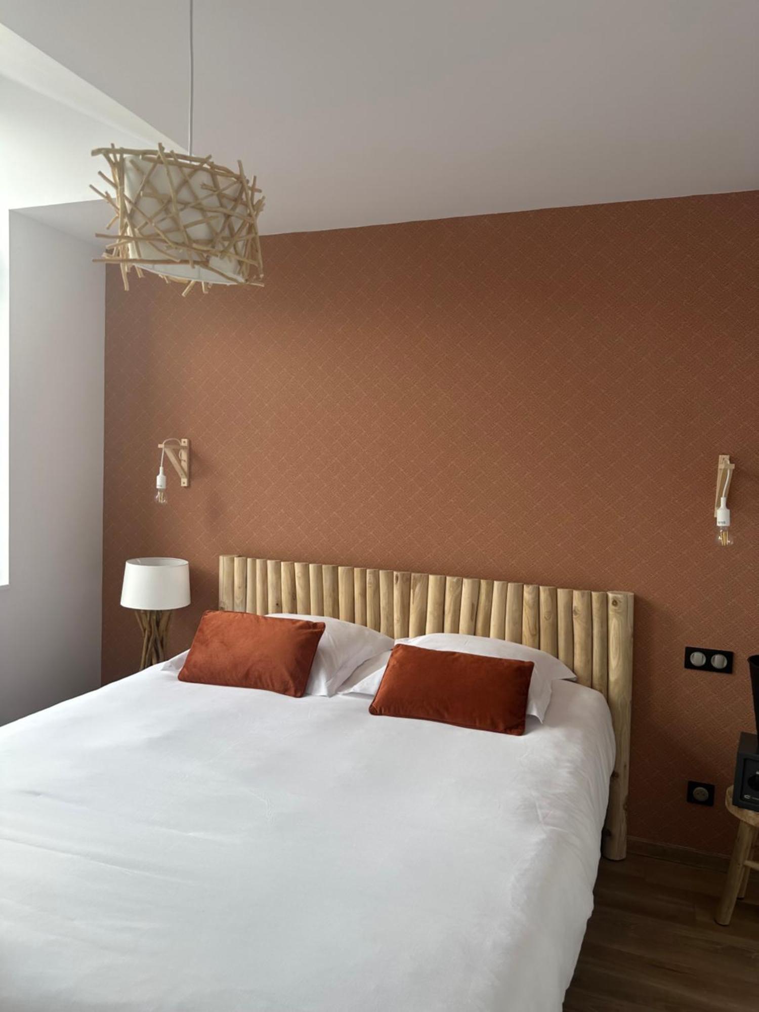 Hotel Le Dormeur Du Val Charleville-Mézières Exteriör bild