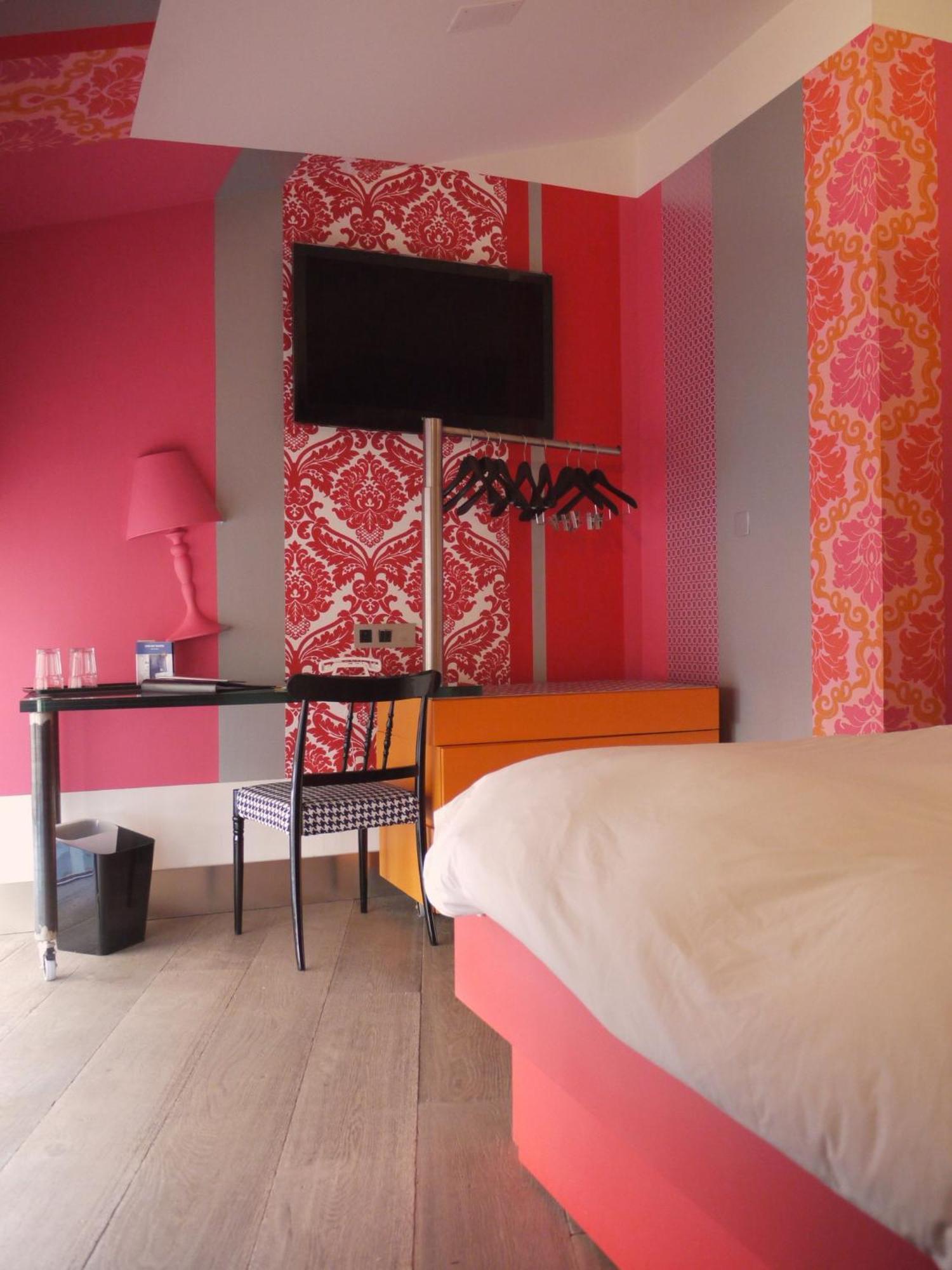 Hotel Le Dormeur Du Val Charleville-Mézières Exteriör bild